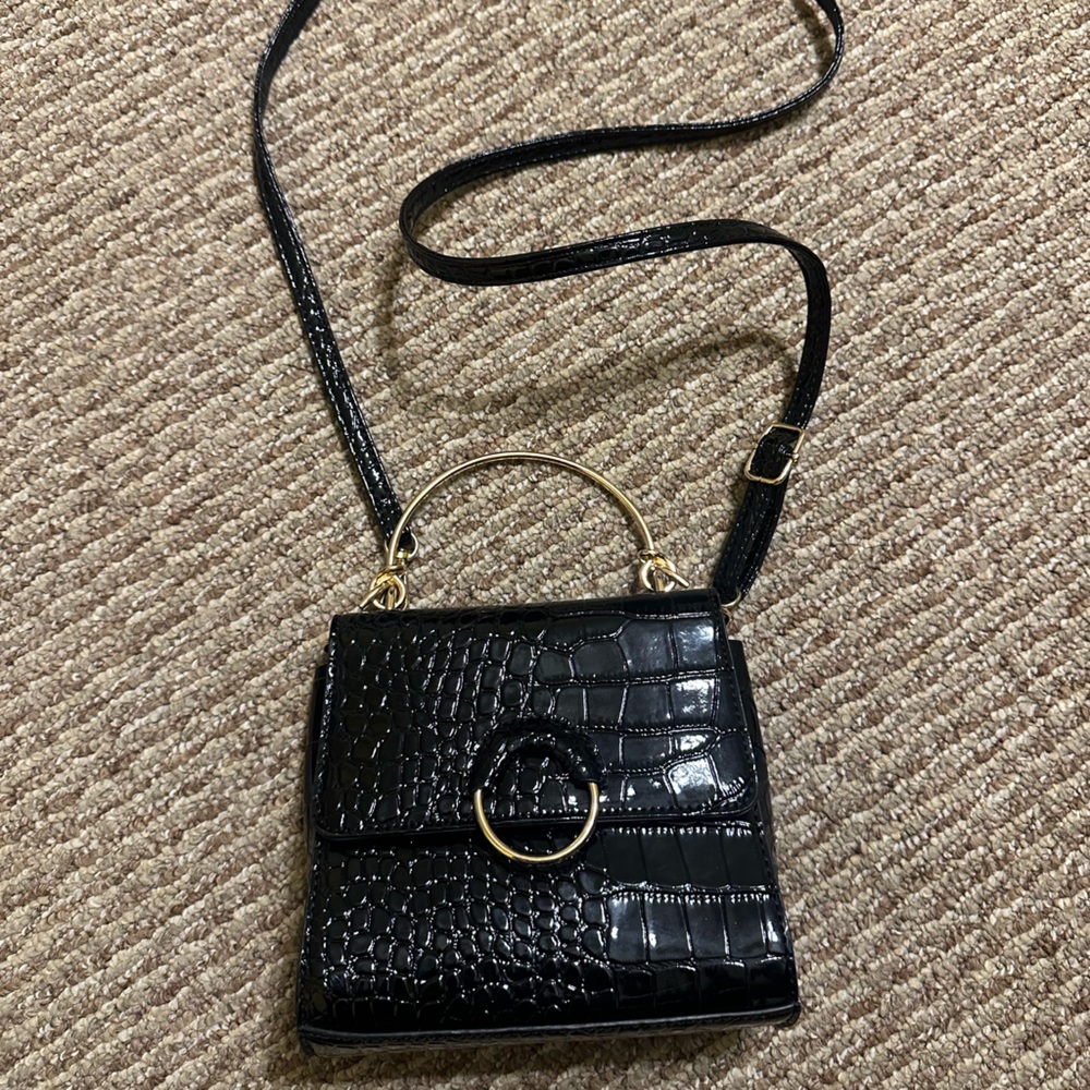 Elegant Black Croc-Embossed Handbag